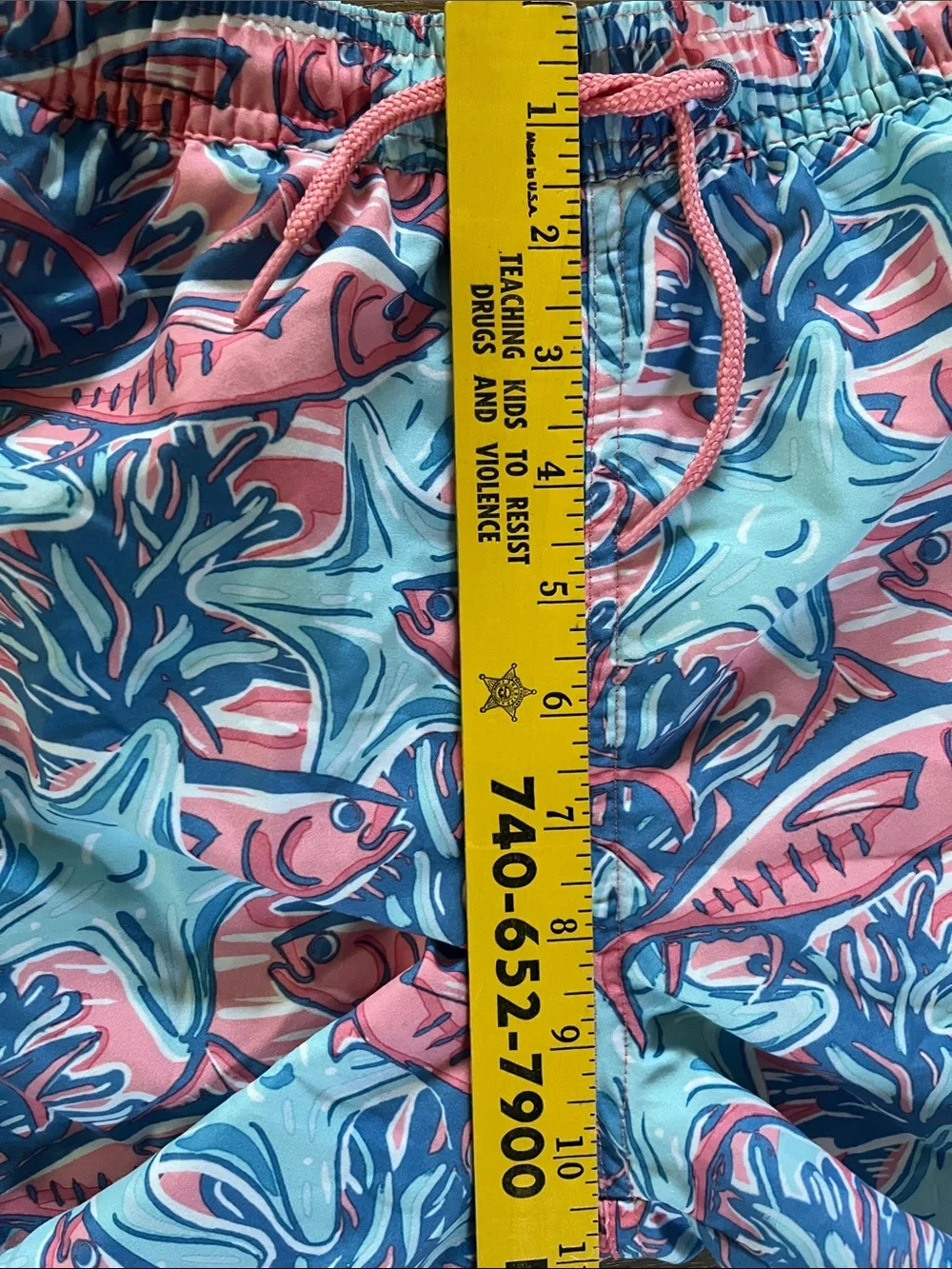 Vineyard Vines Boys Swim Trunks Fish Print size M (12-14)